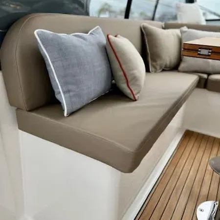 بوتيل Huswell - Bateau Coco Luxury Yacht In