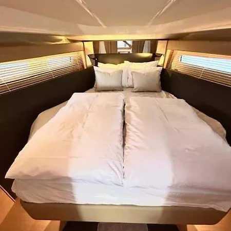 Huswell - Bateau Coco Luxury Yacht In بوتيل