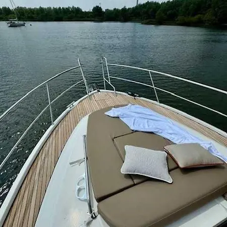 بوتيل Huswell - Bateau Coco Luxury Yacht In *