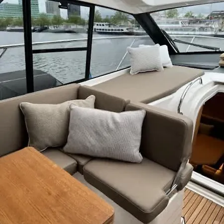 ספינת מלון Huswell - Bateau Coco Luxury Yacht In אנטוורפן
