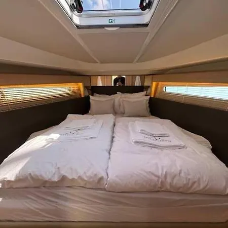 ספינת מלון Huswell - Bateau Coco Luxury Yacht In אנטוורפן
